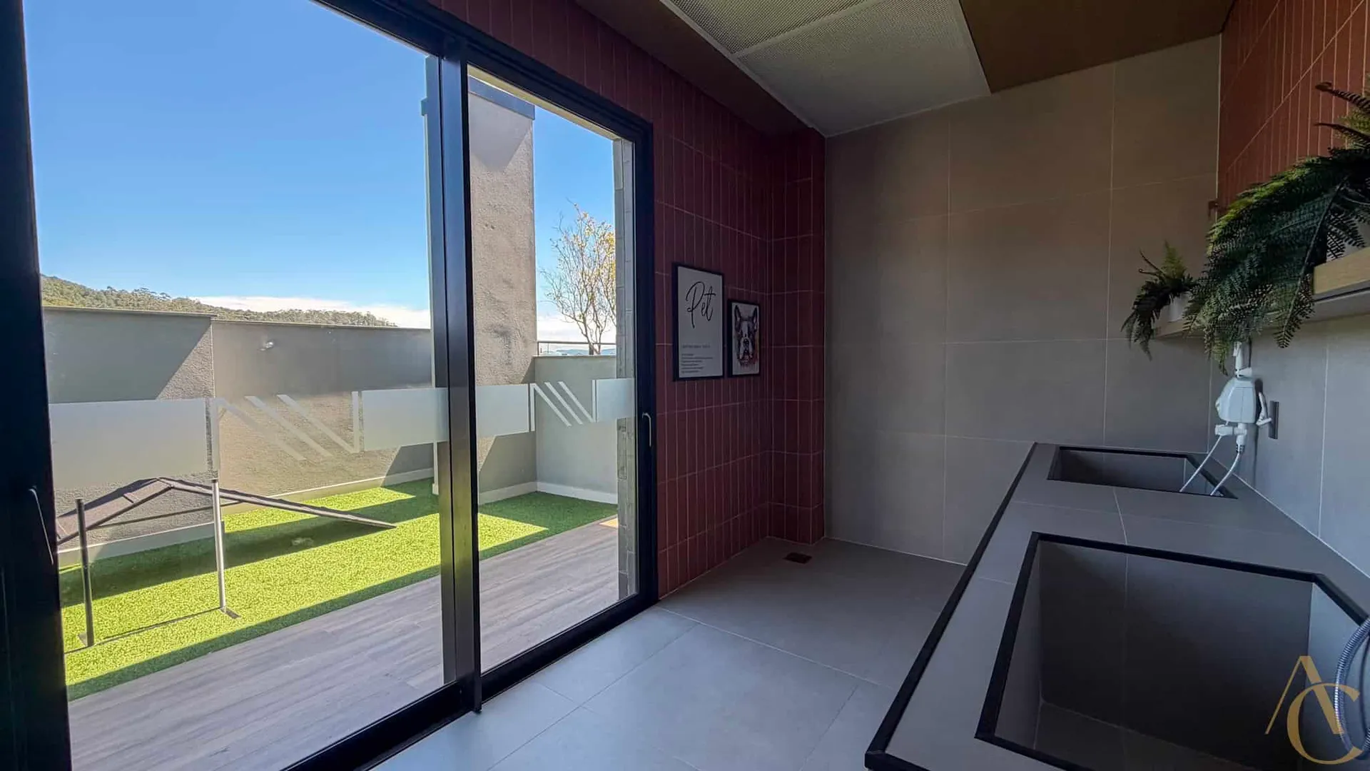 Glass-enclosed balcony in a 2-bedroom apartment, 69 m² — photo 36