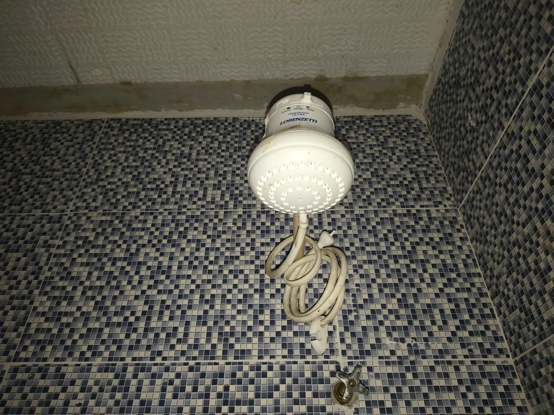Unfurnished studio with a balcony and laundry area — photo 24