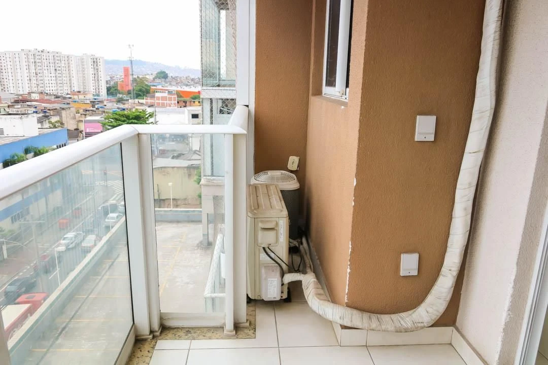 Balcony with a grill in a 2-bedroom apartment, 60 m² — photo 13
