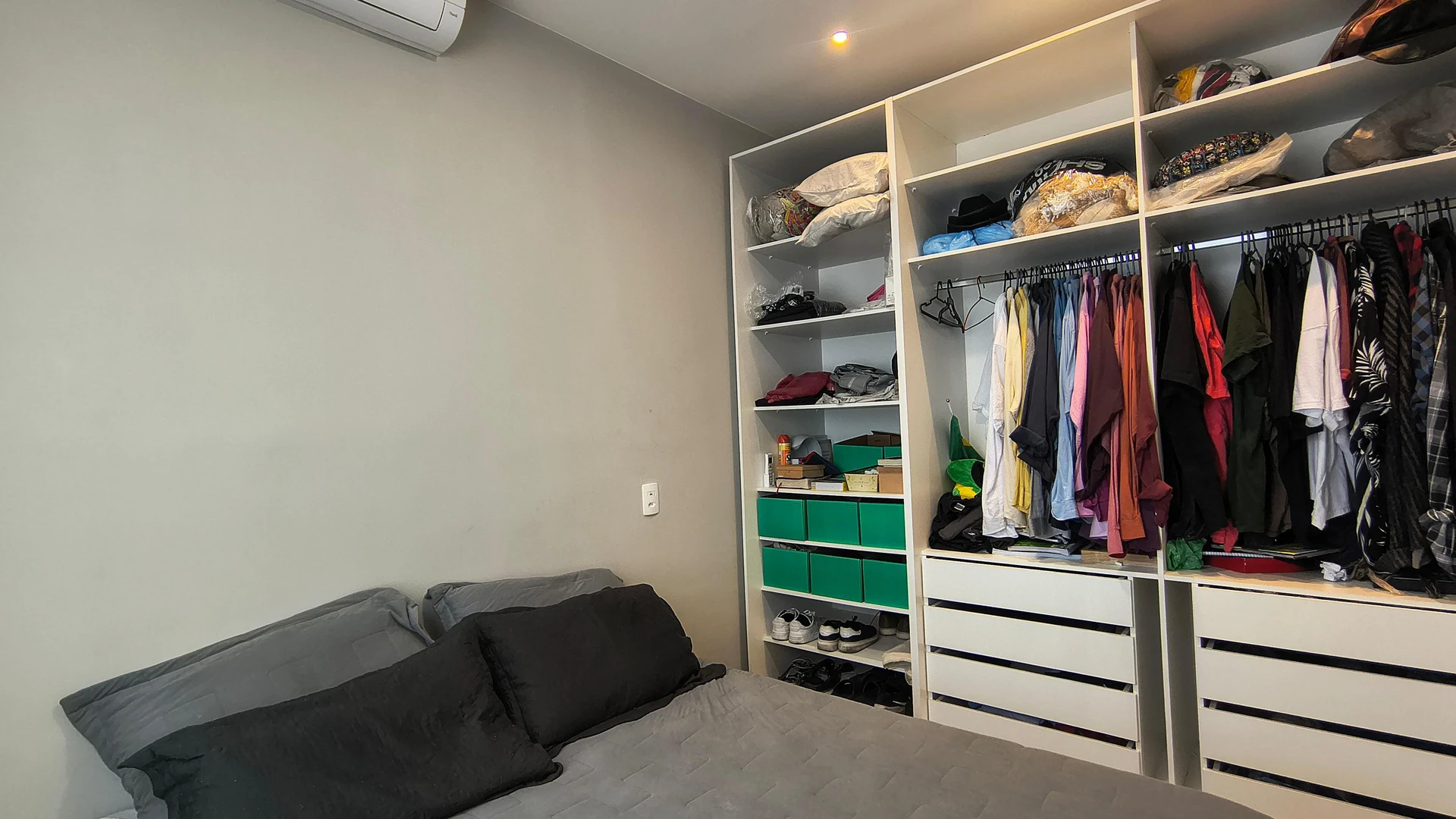 Furnished apartment with open-plan kitchen and balcony — photo 15