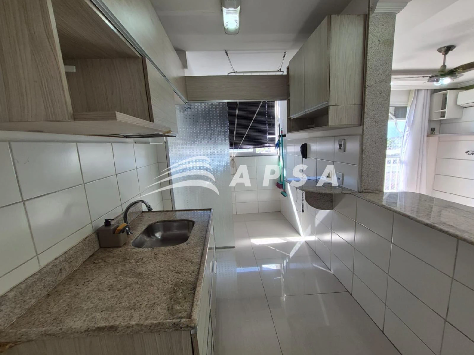 Apartamento de 2 quartos com piso de madeira ou laminado — photo 4