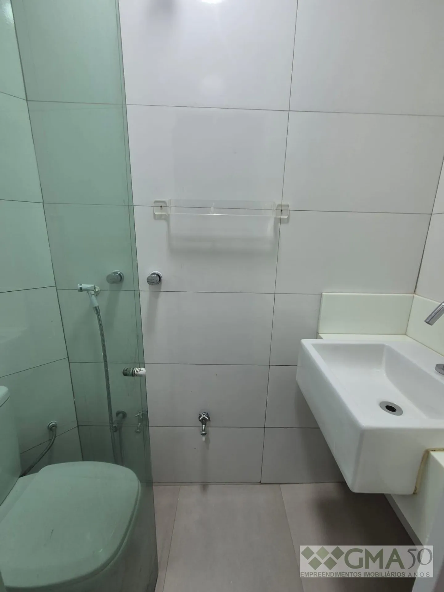 Furnished apartment, 90 m², with wood or laminate floors — photo 6