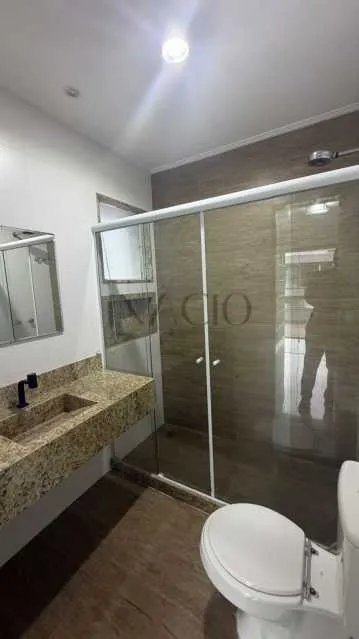 Condominium house with 5 bedrooms and an open-plan kitchen — photo 8