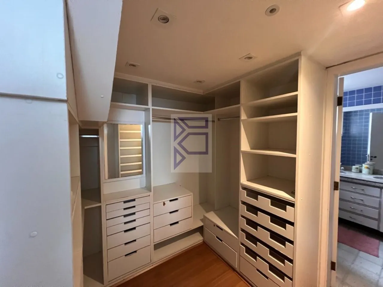 Casa com 5 quartos e 5 banheiros, vaga para 5 carros — photo 17
