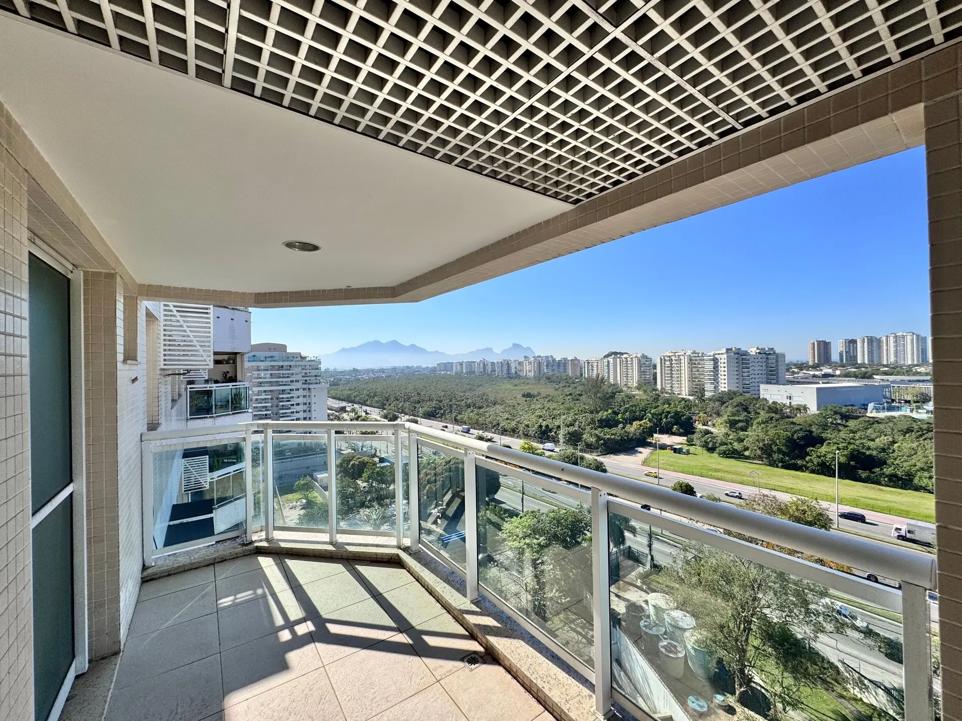 Apartamento para aluguel com 2 quartos, varanda e 2 vagas