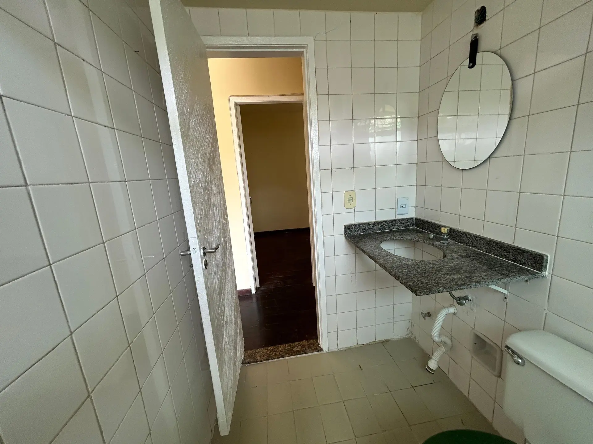 Деревянный пол или ламинат и 2 спальни: квартира 80 м² — photo 38
