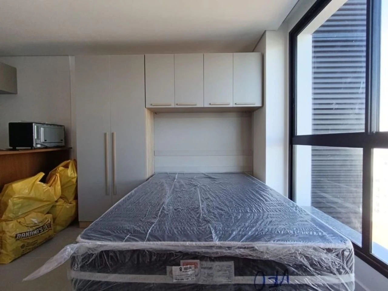 Apartamento com 1 dormitório e cozinha compacta com forno — photo 12