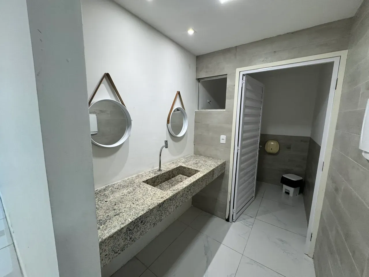 2-bedroom apartment with a washing machine — photo 9