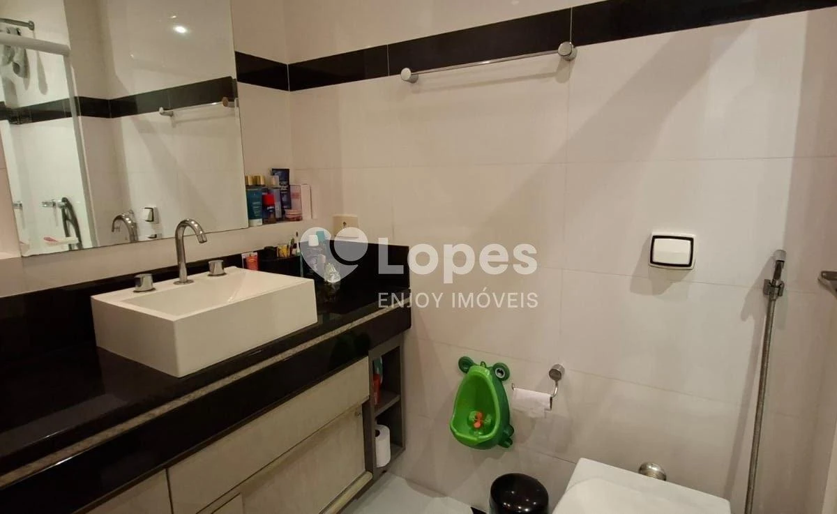 2-bedroom apartment with a mountain view in Rio de Janeiro — photo 14