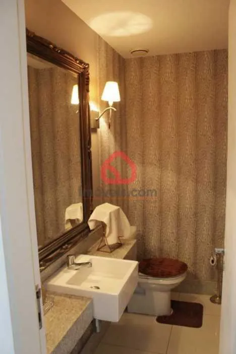 Furnished residential apartment with 4 bedrooms and a balcony — photo 10