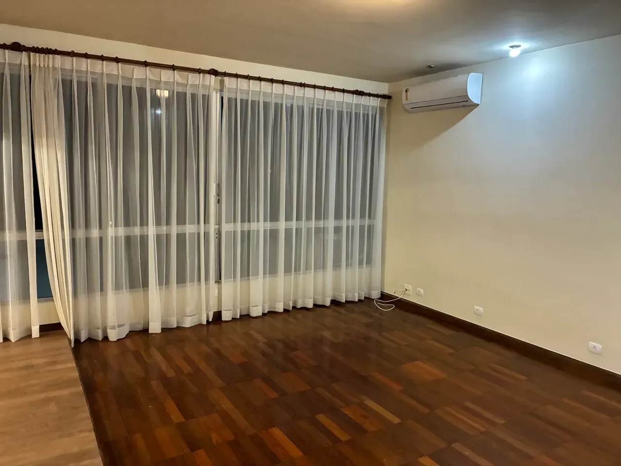 Apartment, 100 m², with wood or laminate floors — photo 3