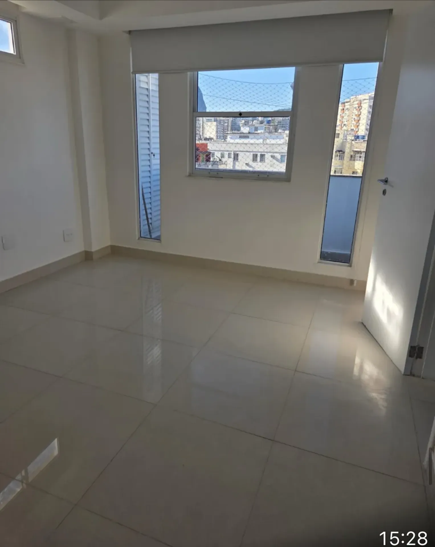 Unfurnished 3-bedroom apartment with terrace views — photo 14