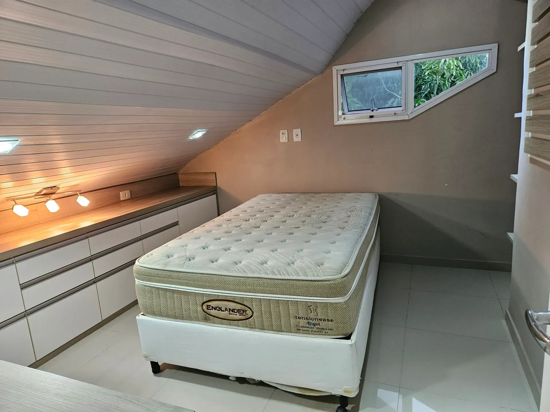 6 quartos e janelas do piso ao teto: casa de 504 m² — photo 26
