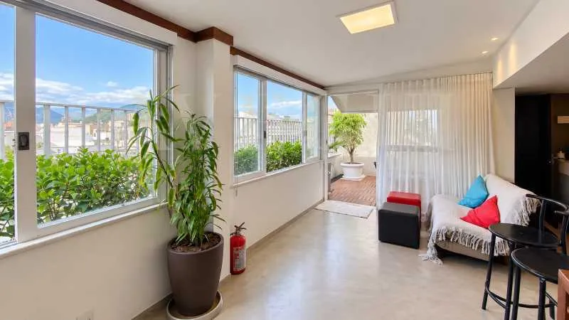 Balcony with a grill in a 3-bedroom apartment, 310 m² — photo 22
