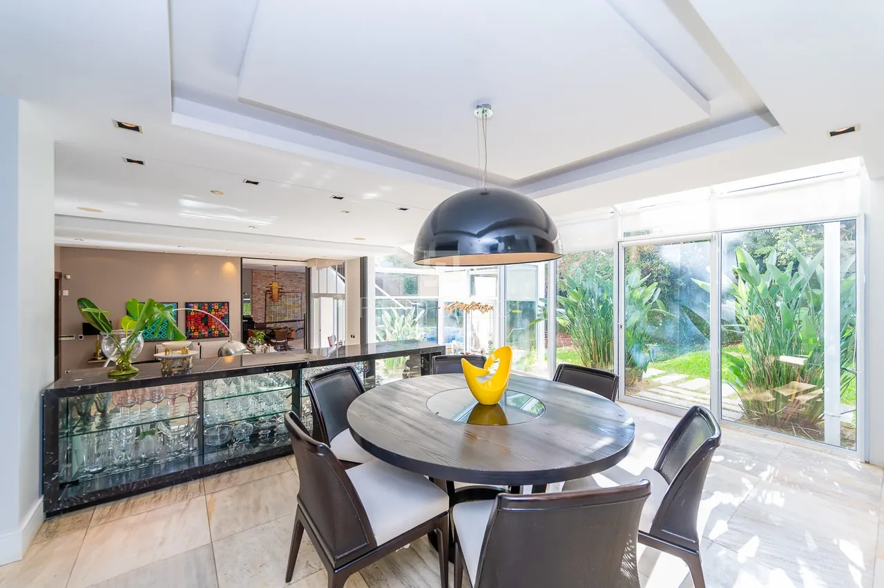 House, 763 m², with a glass-enclosed balcony — photo 6