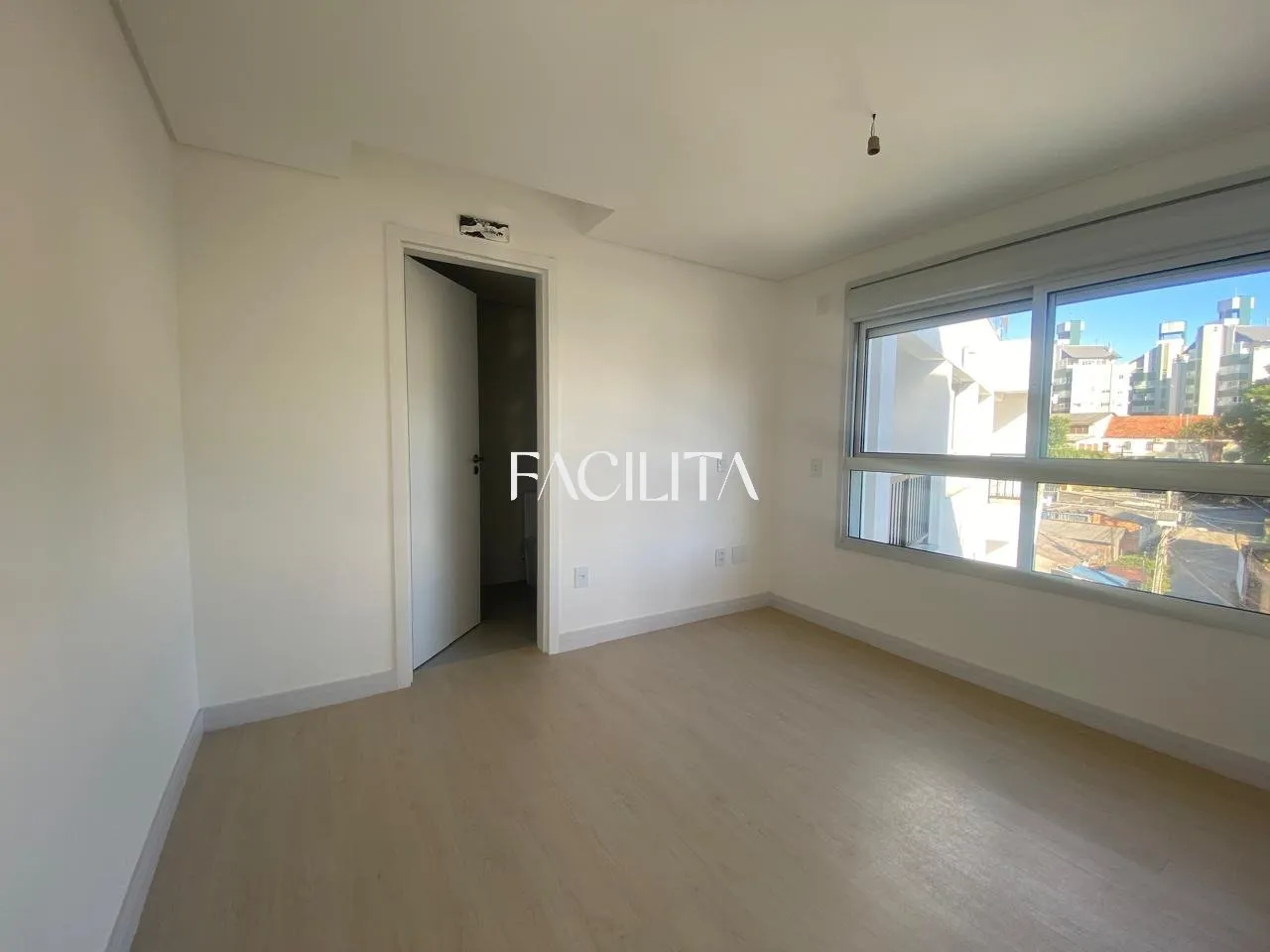 3 en-suite bedroom apartment, 163 m² and balcony — photo 15