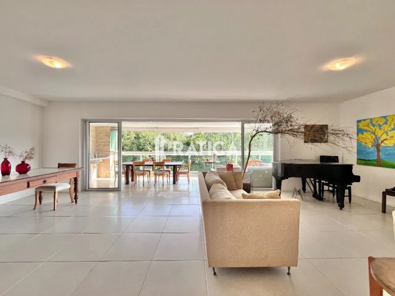 Unfurnished 4-bedroom apartment with balcony grill — photo 11