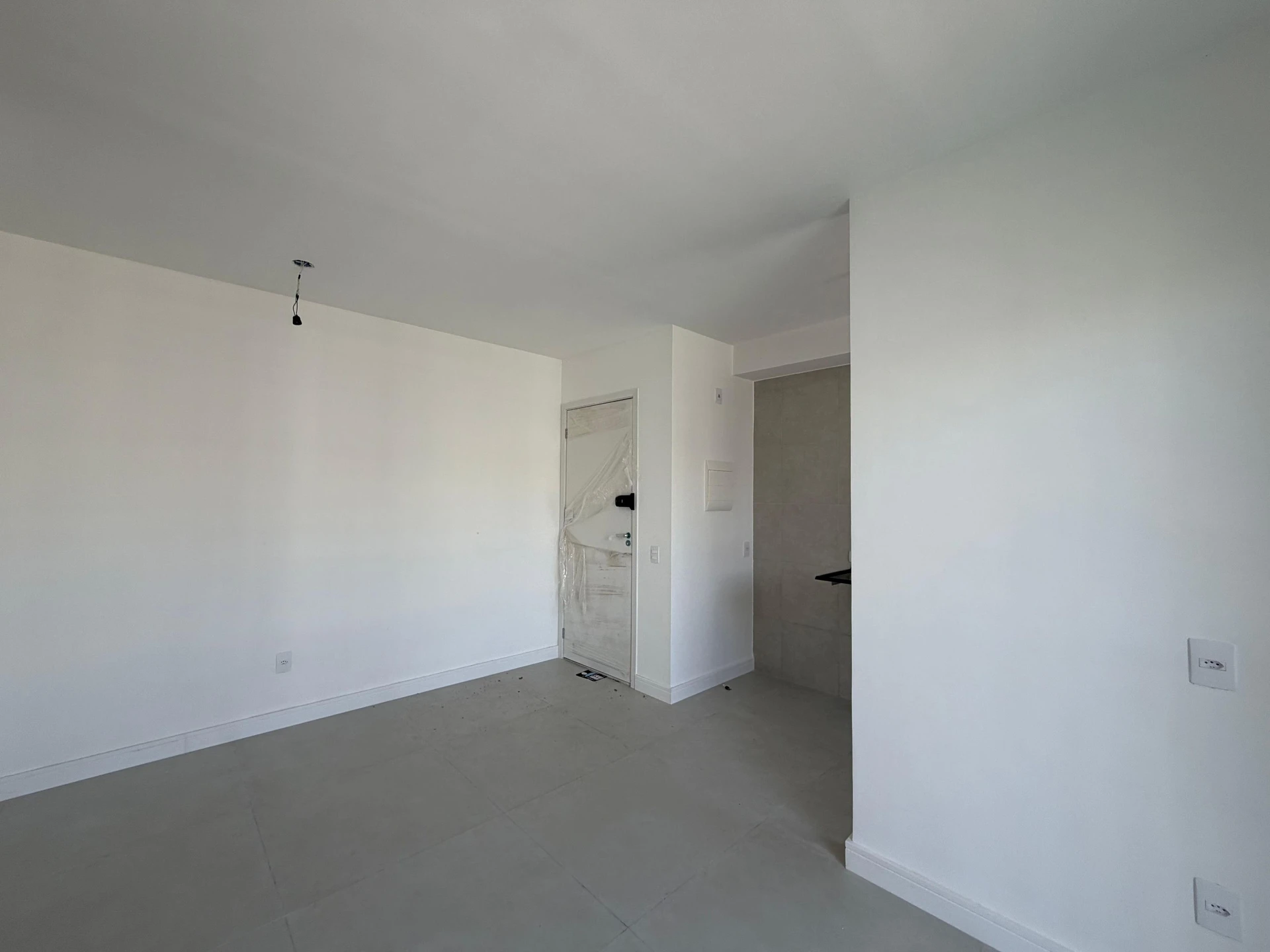 Apartamento sem mobília com 2 quartos e varanda — photo 11