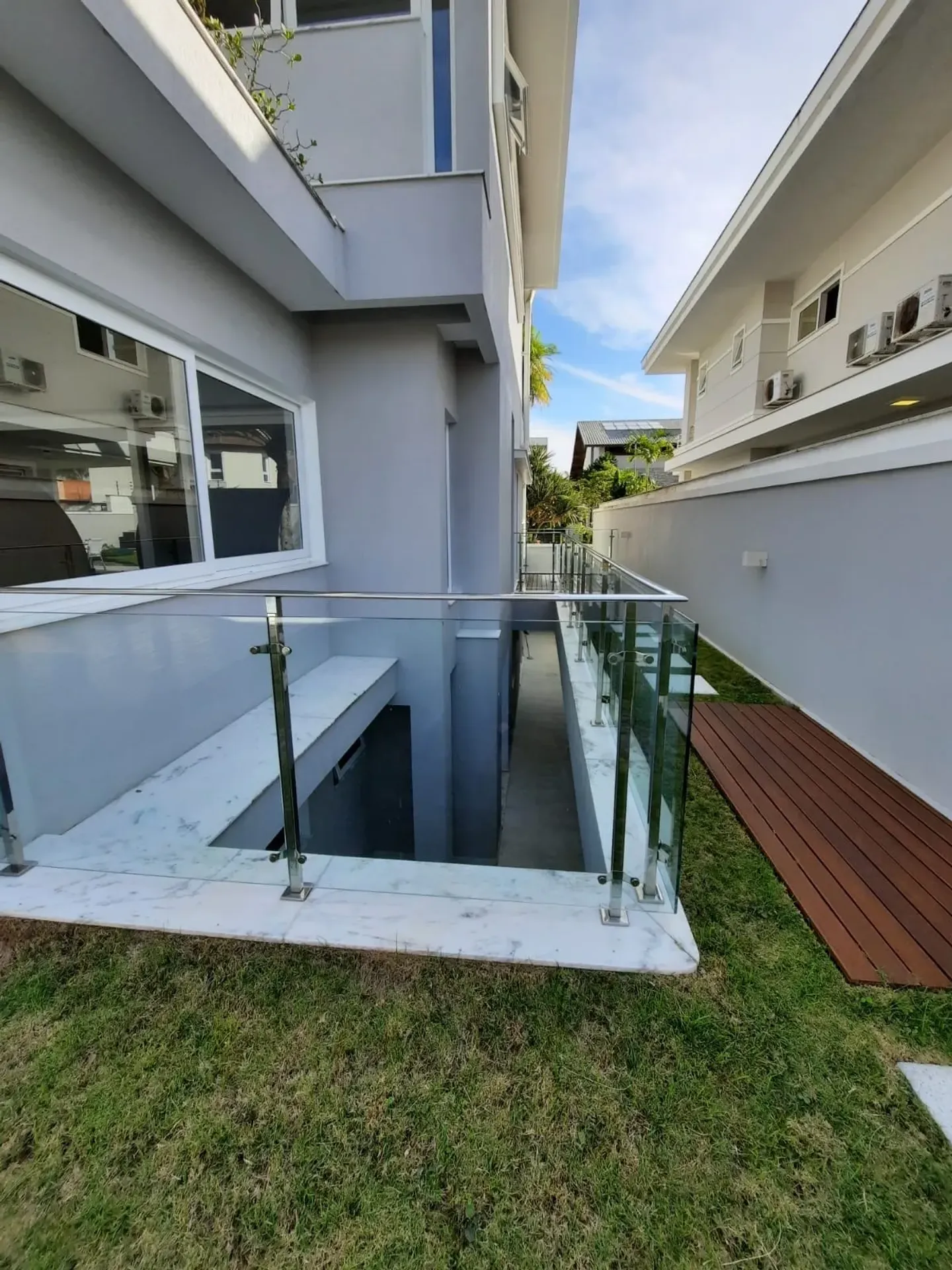 House with 7 bedrooms and an open-plan kitchen — photo 59