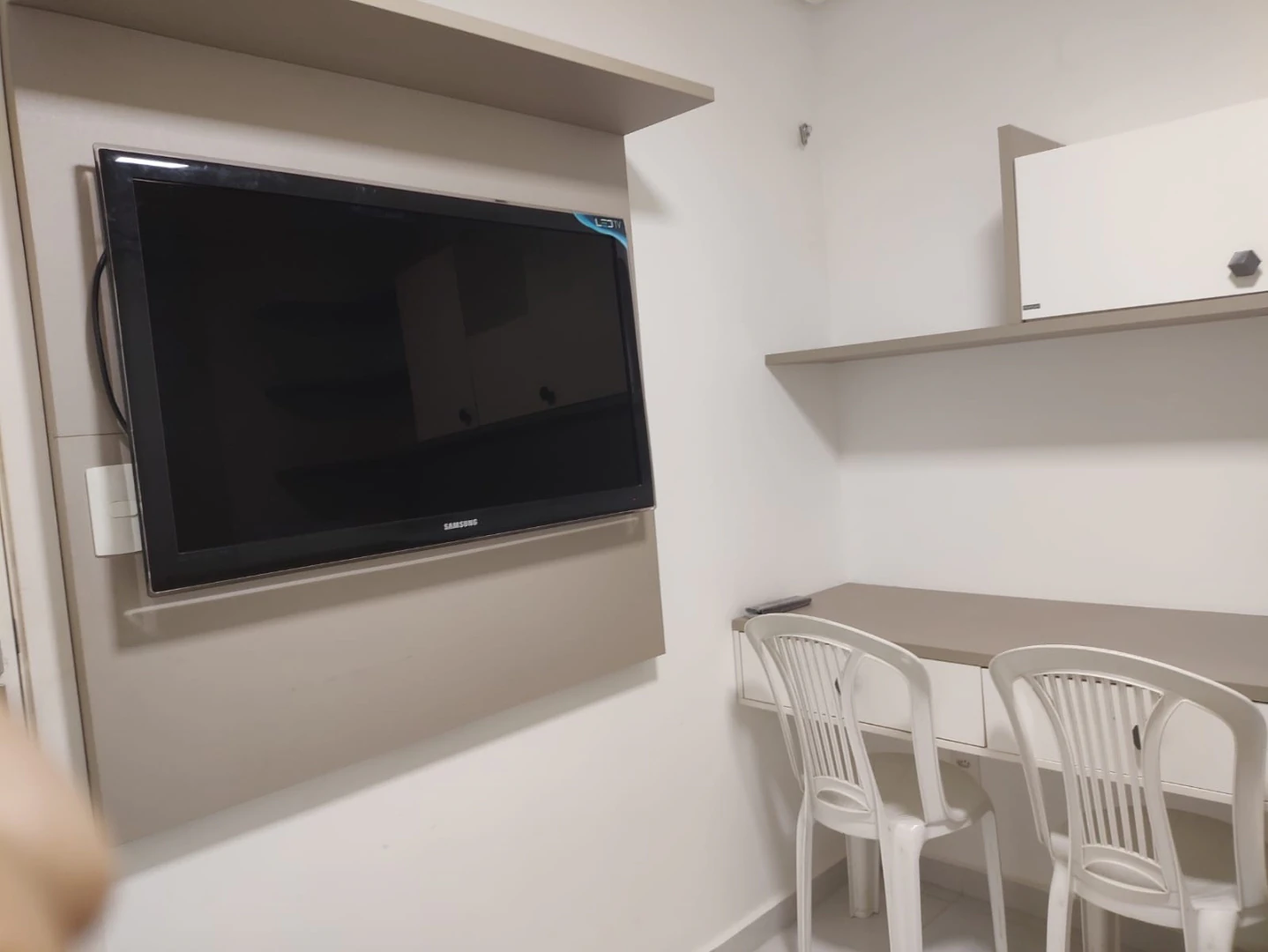 Квартира 92 м² із заскленим балконом та панорамними вікнами — photo 10