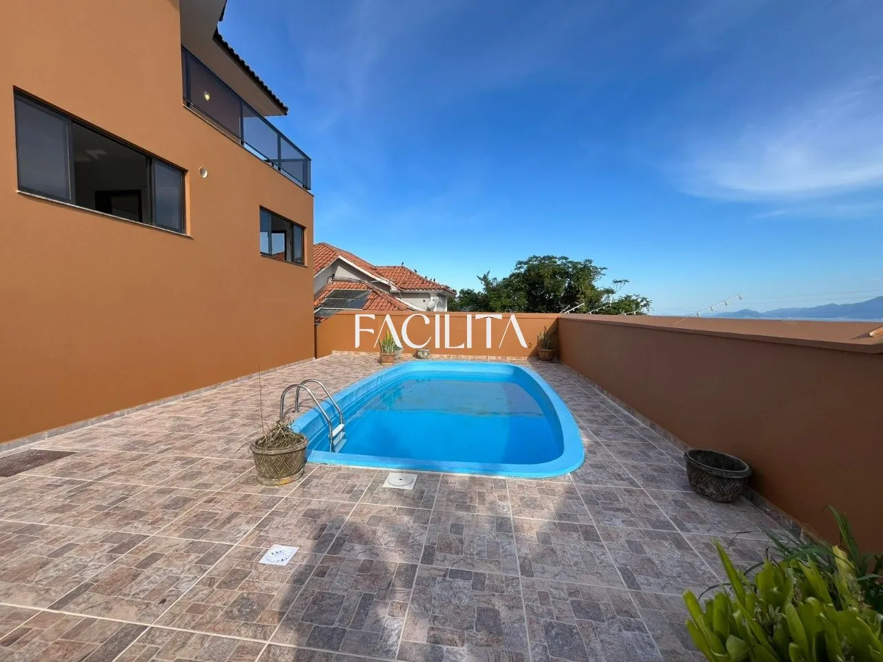 Furnished 456 m² house with 3 en-suite bedrooms and pool — photo 79