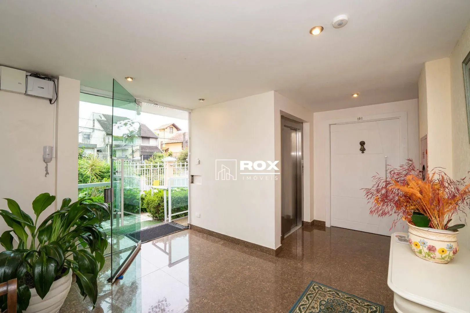 Furnished apartment, 179 m², with a fireplace — photo 24