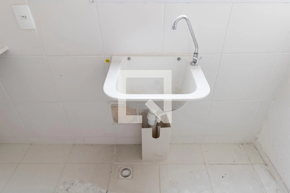 Apartamento com 2 quartos e área de serviço com tanque — photo 15