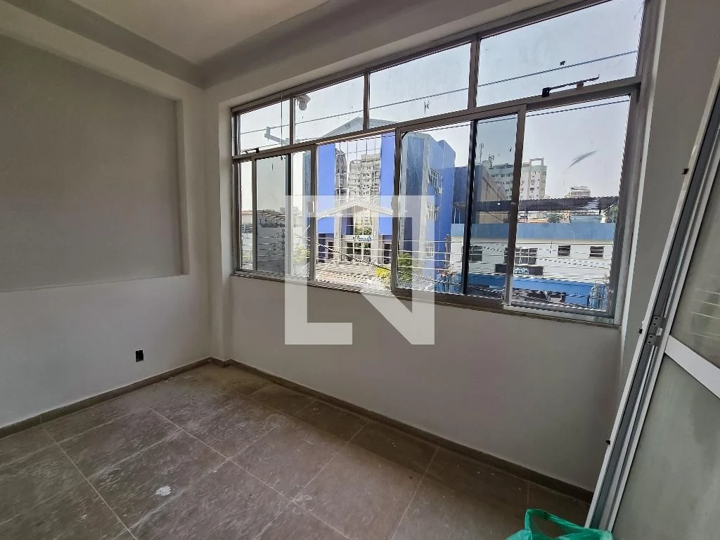 Apartment with 2 bedrooms and a glass-enclosed shower — photo 3