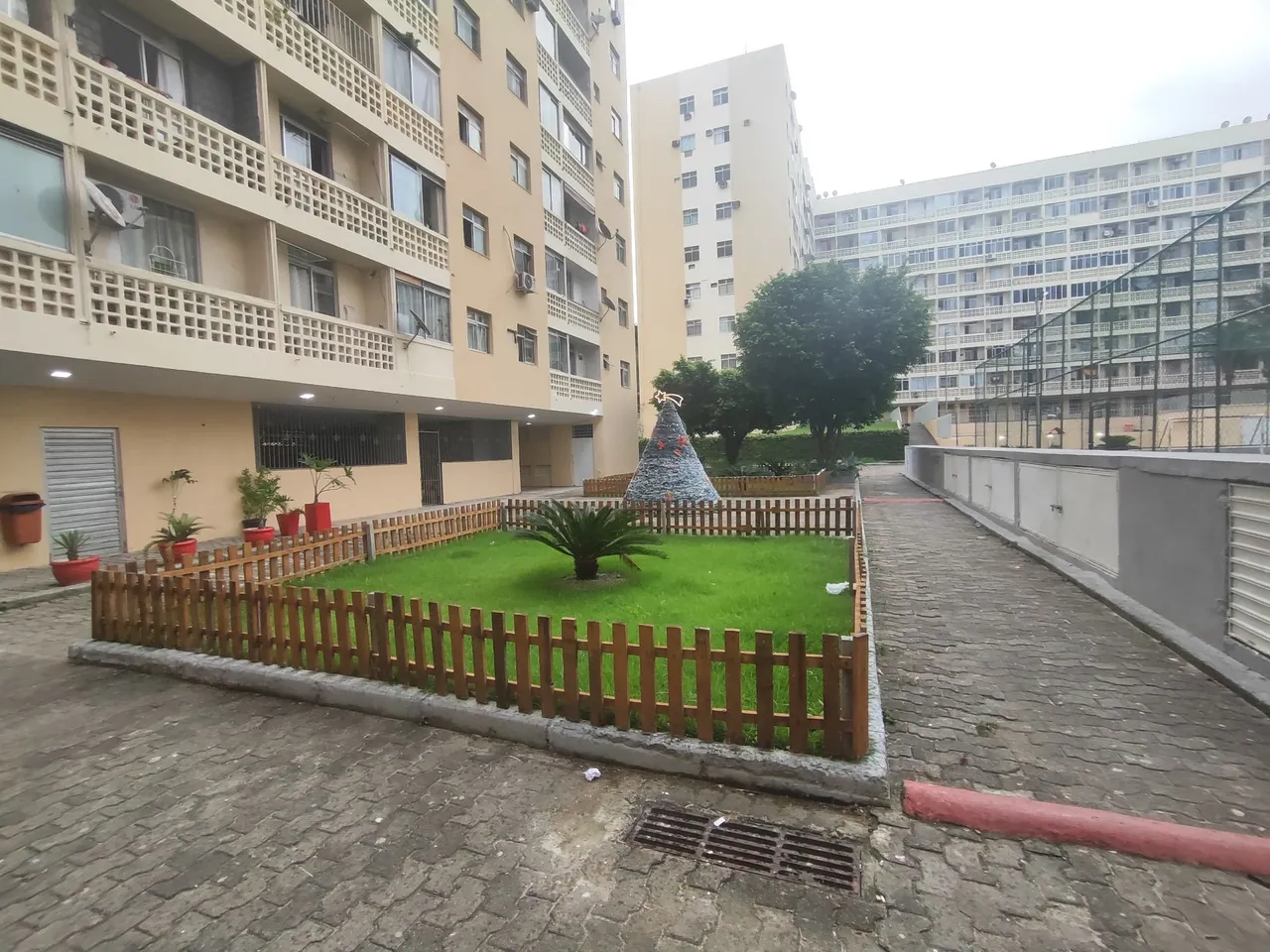 2-bedroom apartment in a building with a pool — photo 10