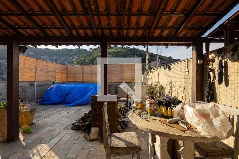 Duplex penthouse with 320 m², 1 bedroom and balcony — photo 15