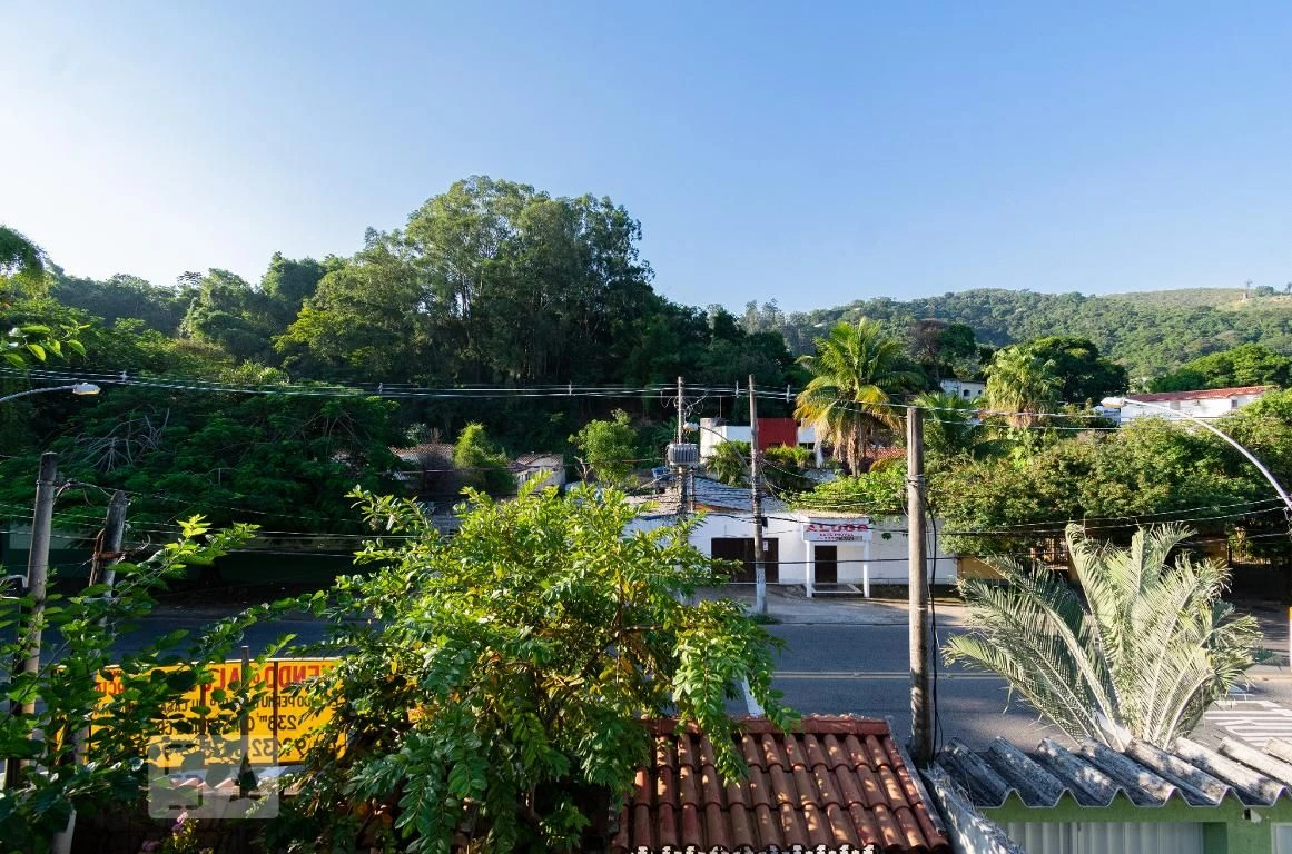 Furnished 4-bedroom house with private garden — photo 23