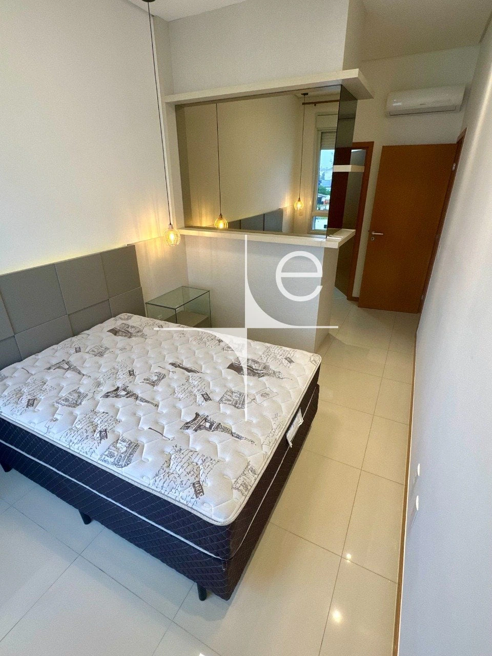 Walk-in closet in a 2-bedroom apartment, 98 m² — photo 16