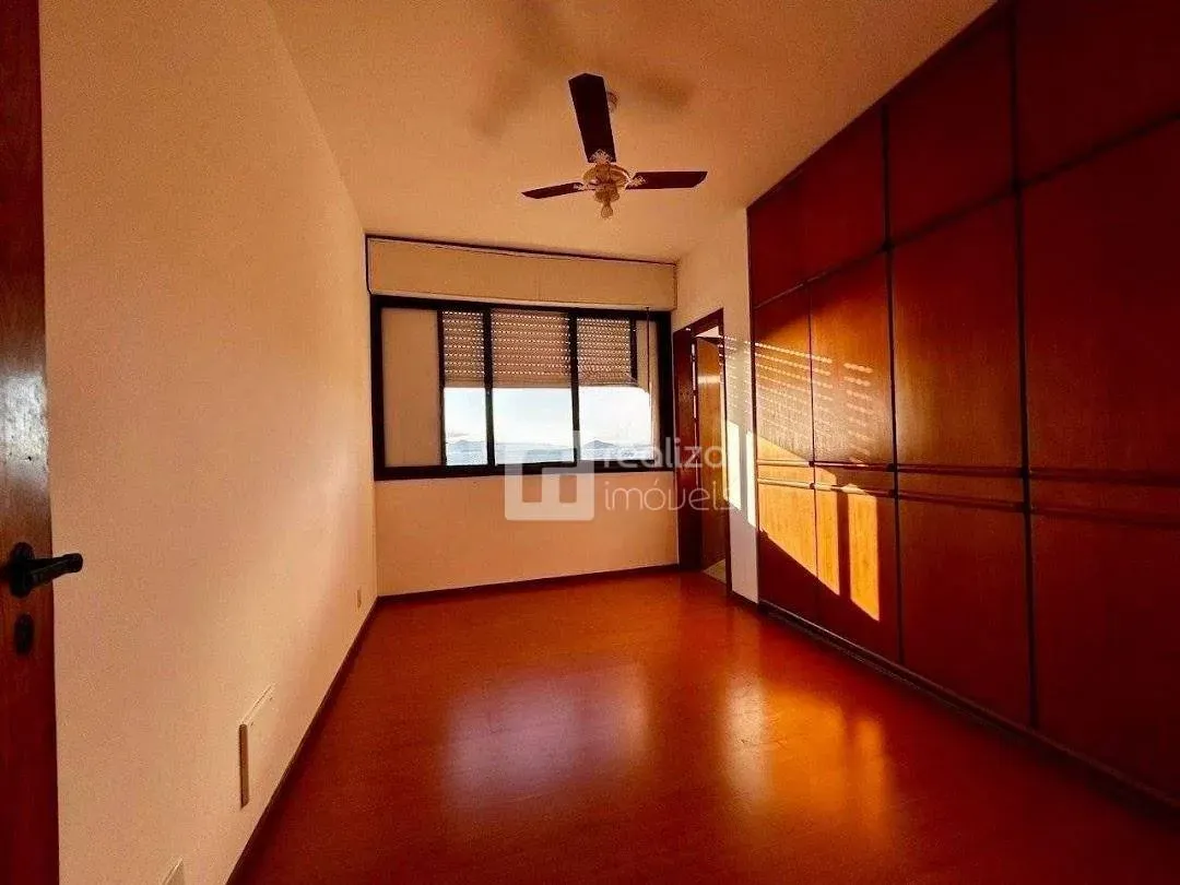 4-bedroom apartment with 3 en-suite baths and 303 m² — photo 26