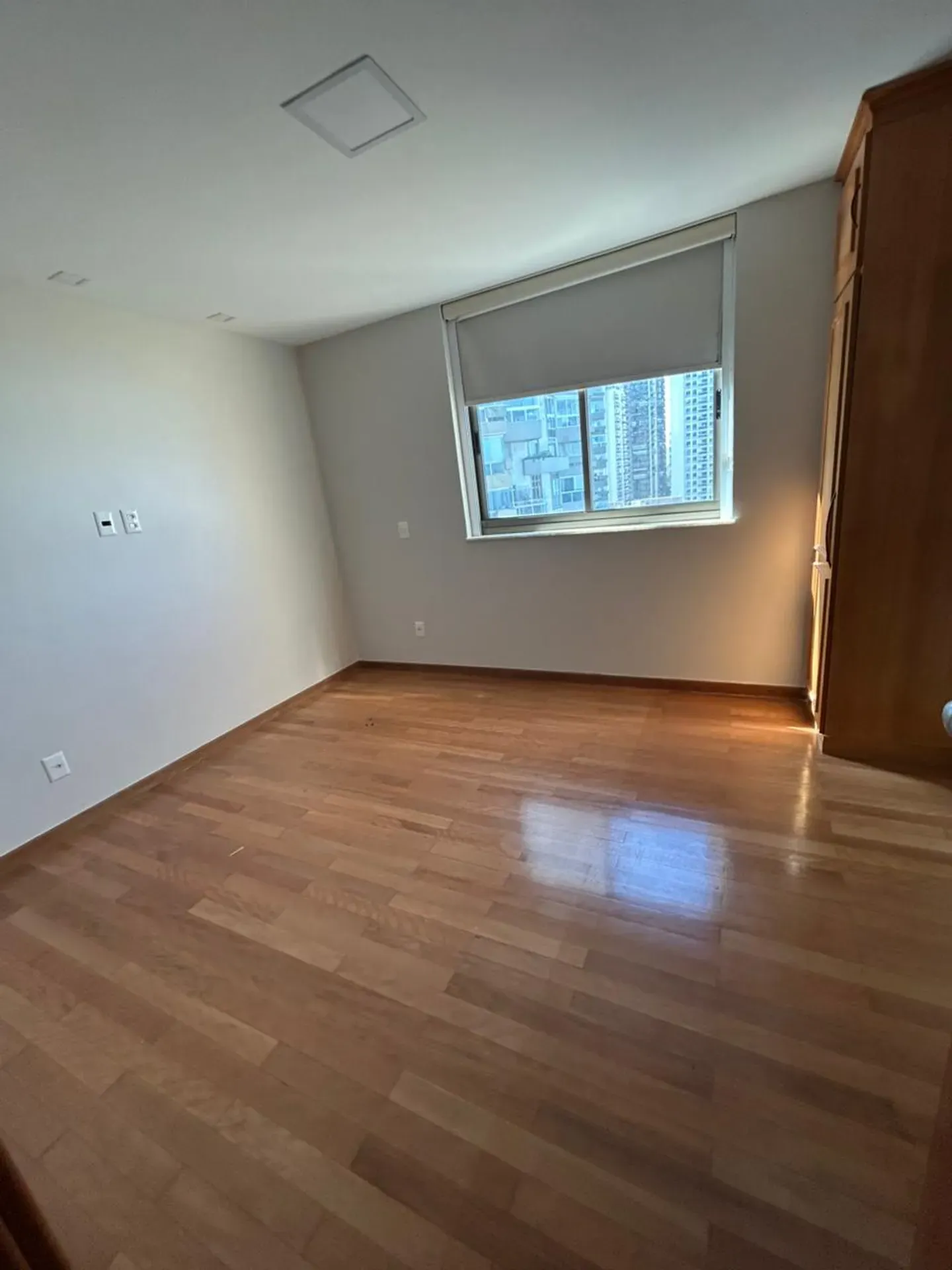 4-bedroom apartment with a water view — photo 2