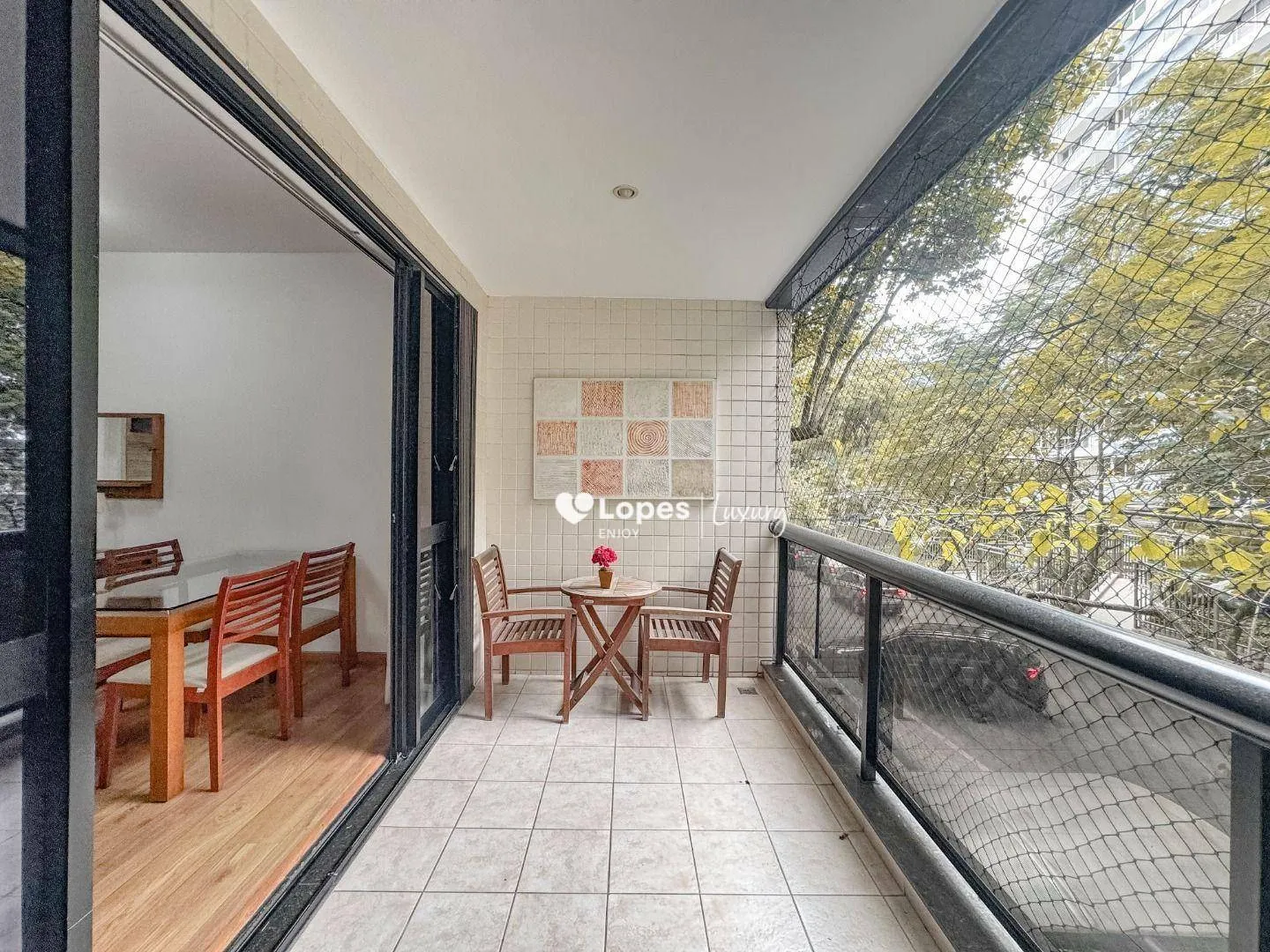100 m² apartment with 3 bedrooms and a balcony — photo 6