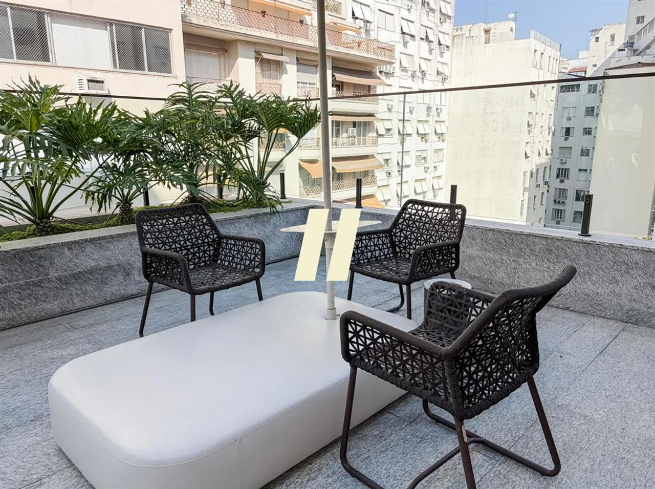 Furnished 1-bedroom apartment with no parking space — photo 10