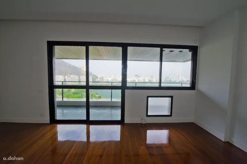 Unfurnished apartment with 4 bedrooms and 5 bathrooms — photo 27