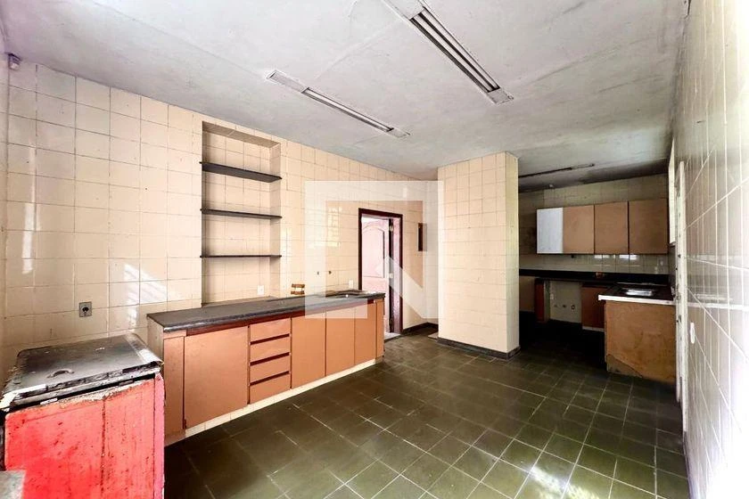 Casa de 888 m² com banheira e varanda gourmet — photo 11