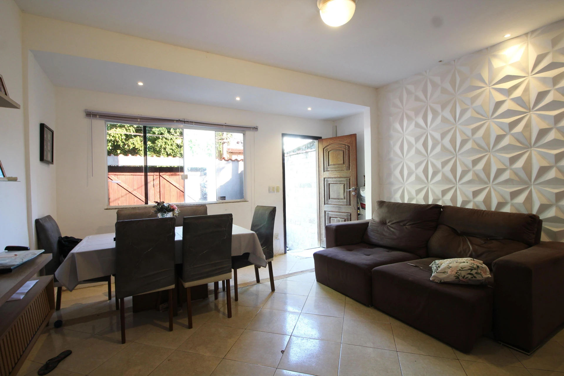 Furnished house with 3 bedrooms, private yard and 1 parking spot — photo 4