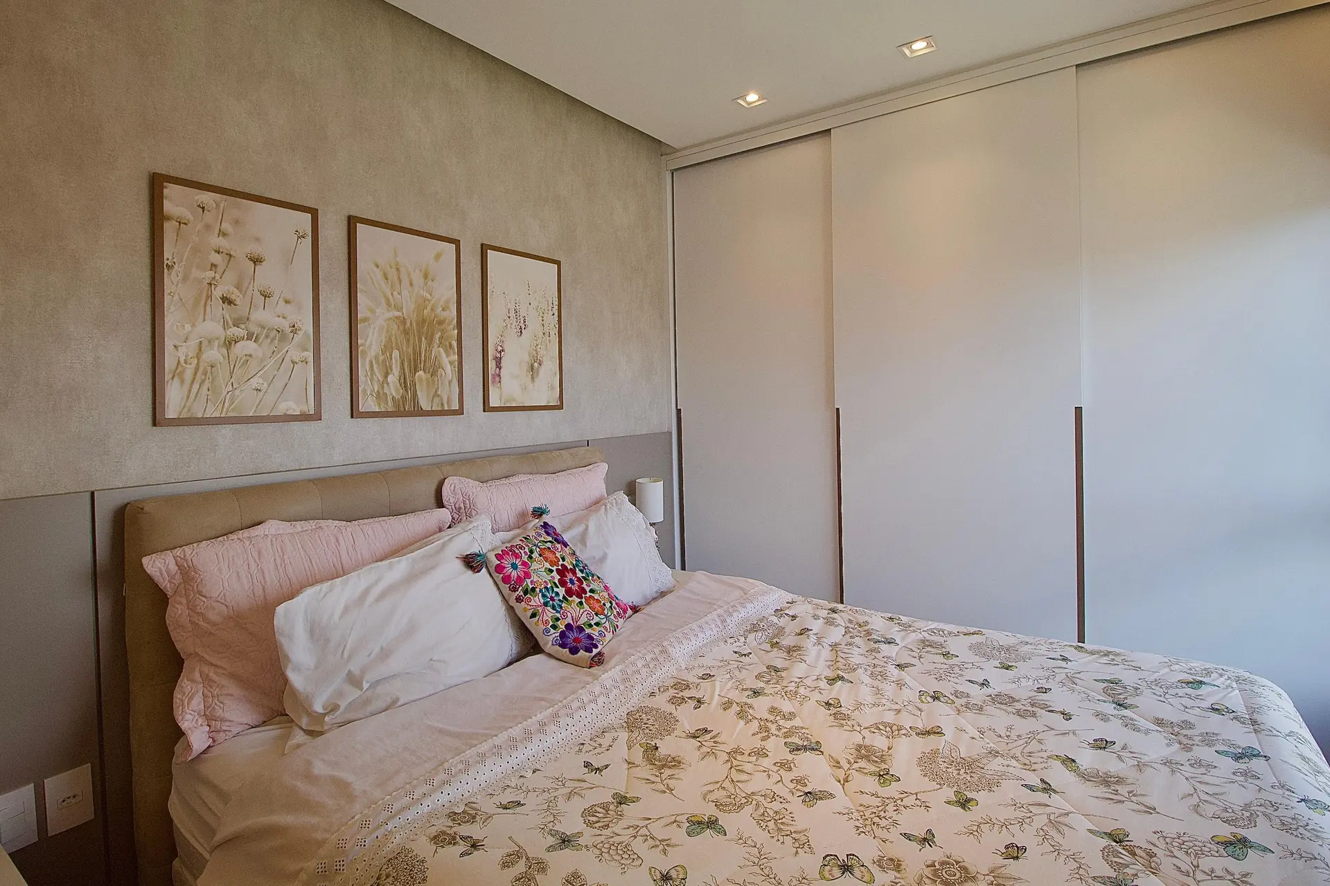 Квартира 80 м² з панорамними вікнами та заскленим балконом — photo 14