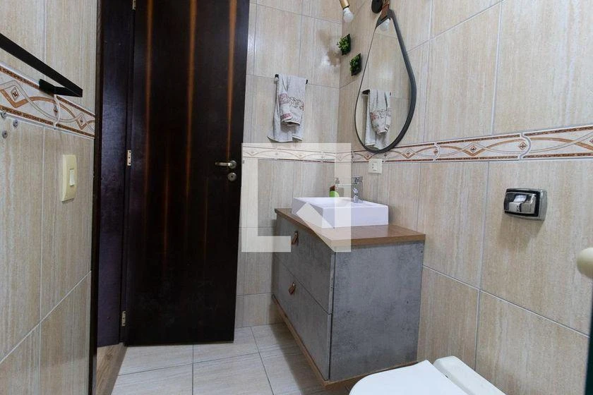 3-bedroom house with a bathtub in Curitiba — photo 35