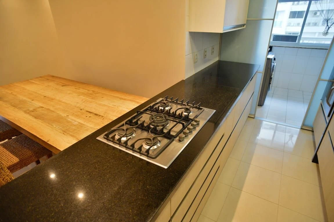 3-bedroom apartment with a glass-enclosed balcony — photo 24
