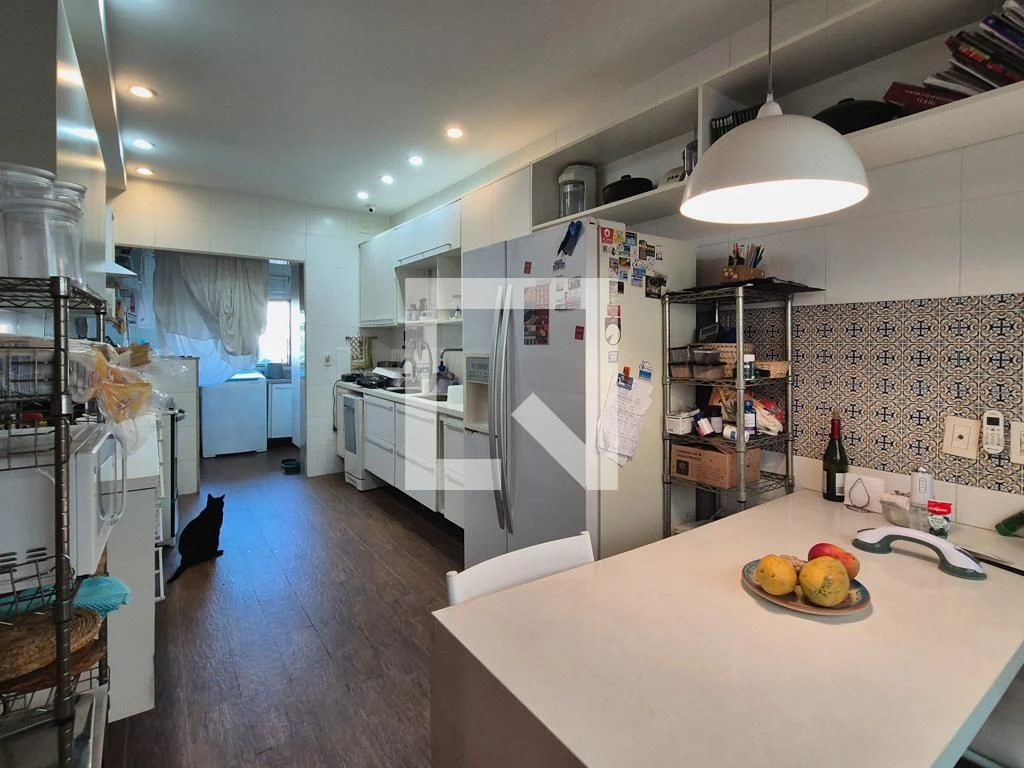 Furnished apartment with 5 en-suite bedrooms and terrace — photo 2