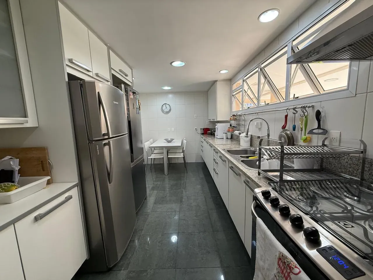 Furnished 470 m² house with 4 en-suite bedrooms and pool — photo 24