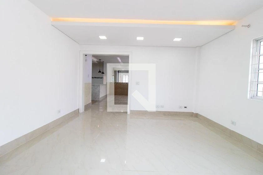 3-bedroom house with a glass-enclosed balcony — photo 26