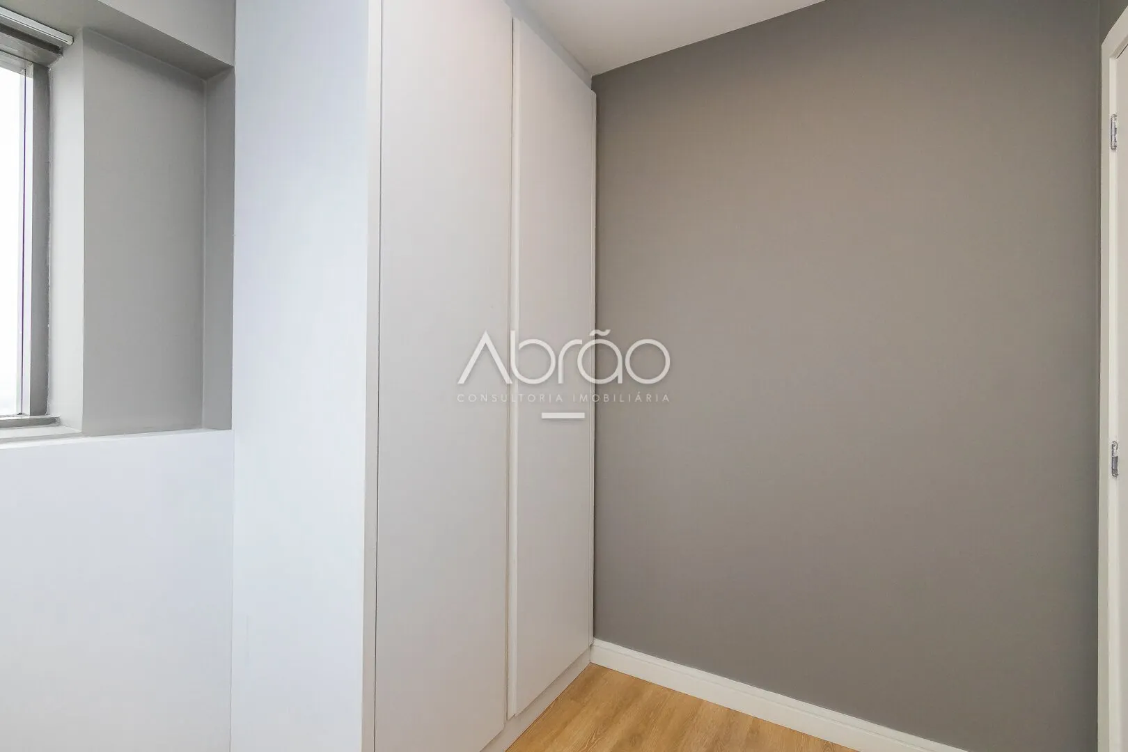 90 m² apartment with floor-to-ceiling windows and a bathtub — photo 22