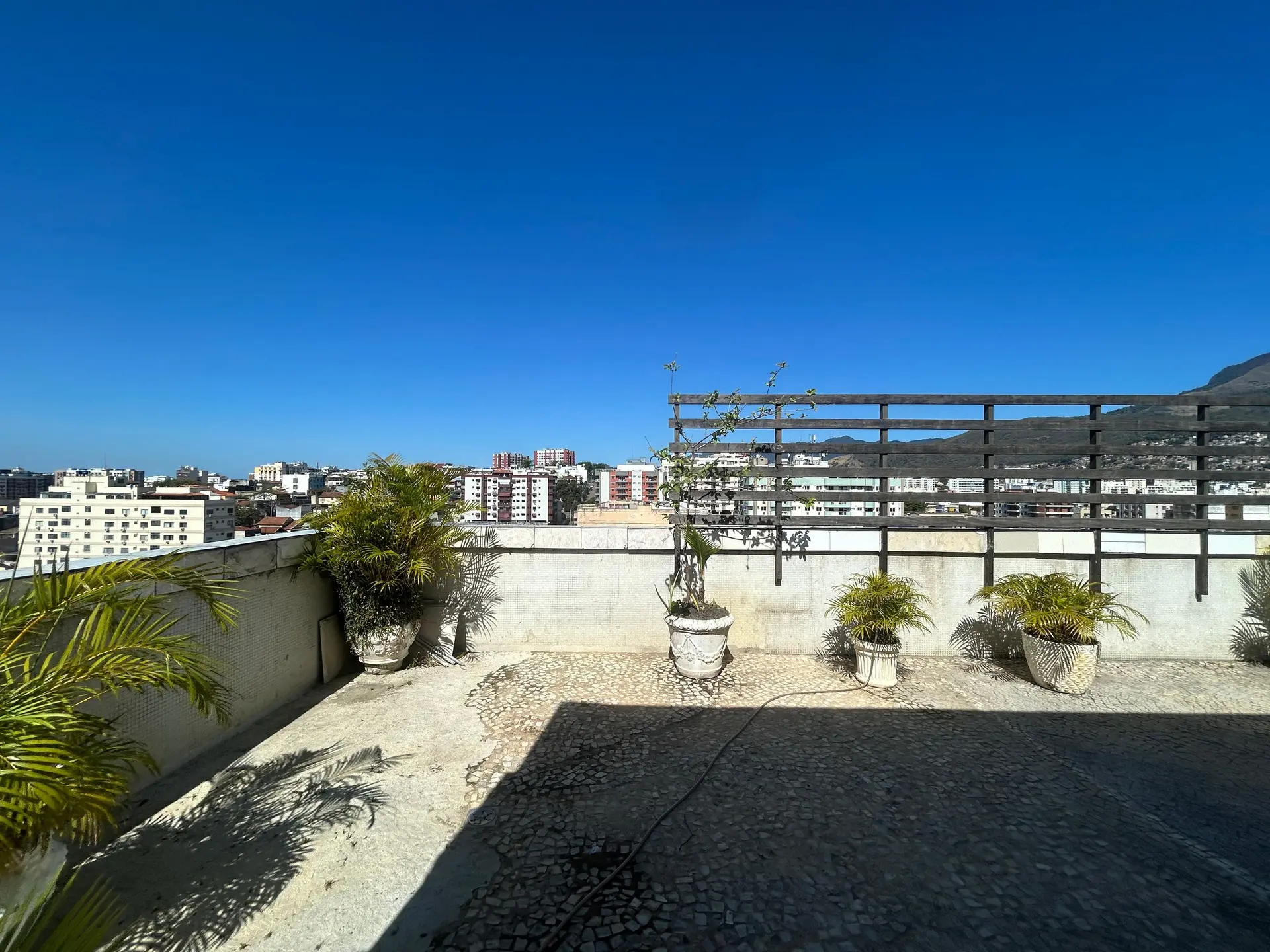 Furnished 4-bedroom rental apartment with 5 parking spaces — photo 12
