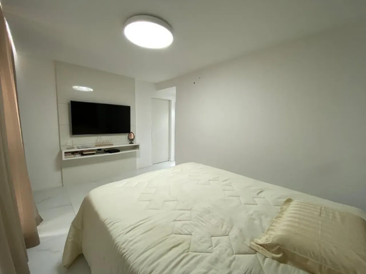 Furnished apartment, 150 m², with a glass-enclosed balcony — photo 10