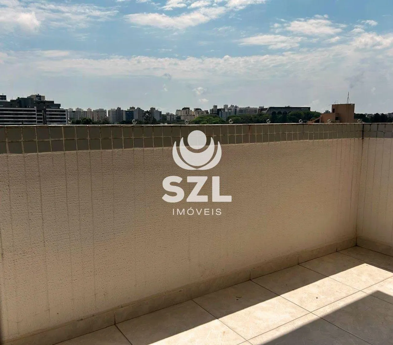 2-bedroom apartment with wood or laminate floors in Curitiba