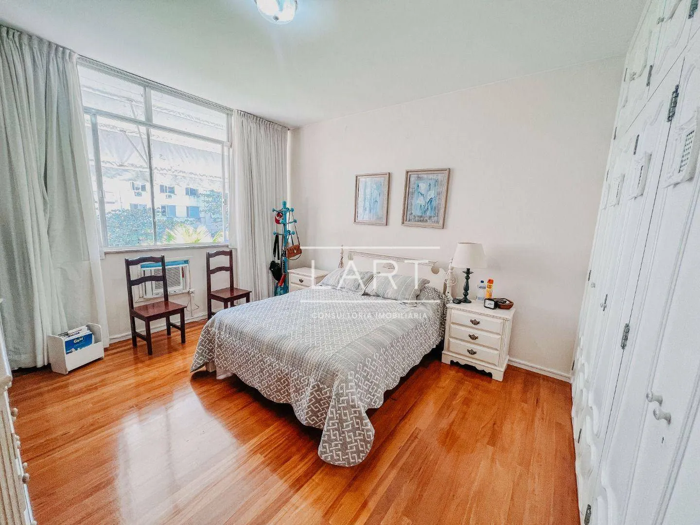 Home office in a 3-bedroom apartment, 160 m² — photo 3